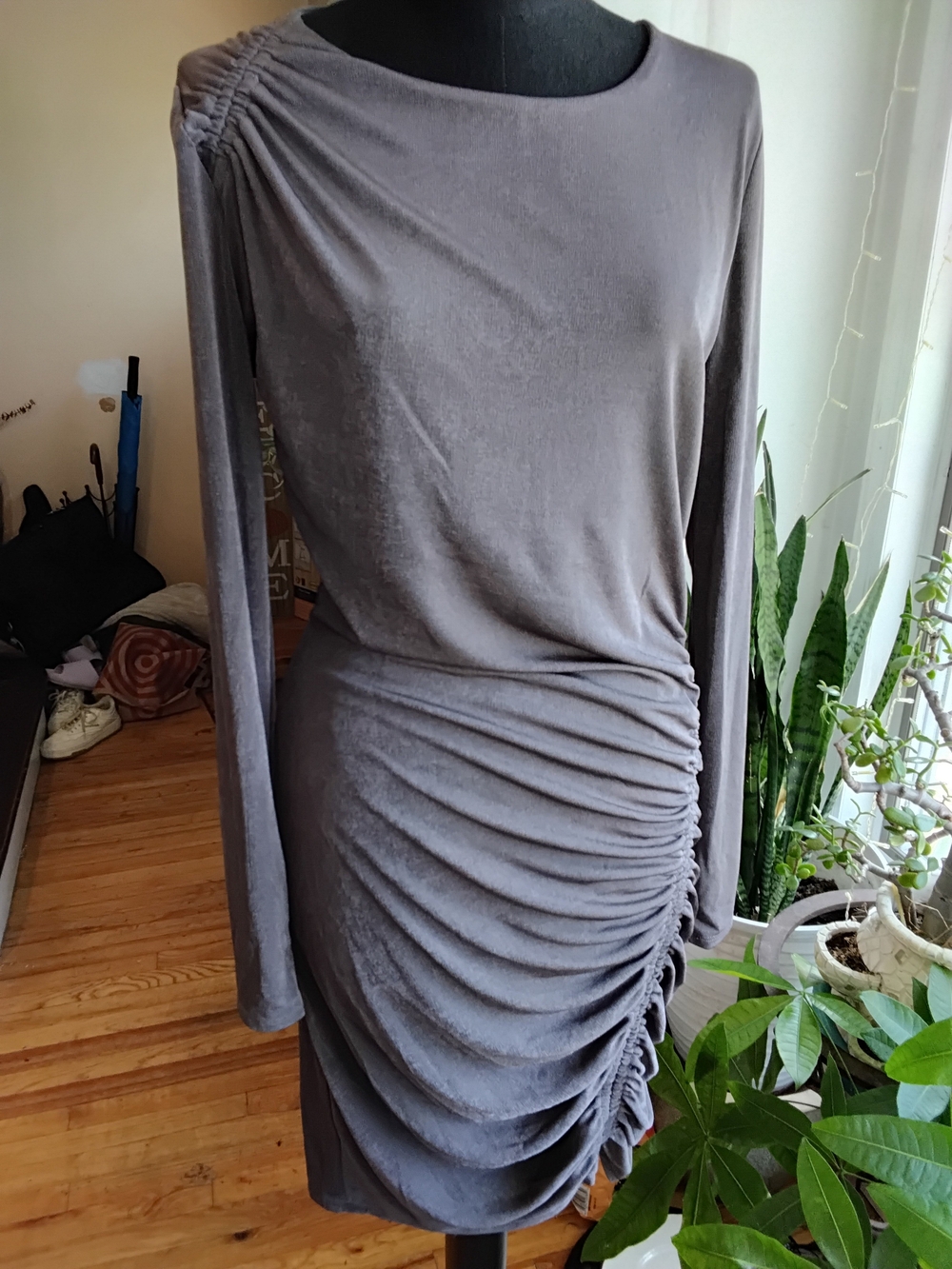 Jennifer Lopez Charcoal Ruched Long-Sleeve Midi Dress - Picture 6 of 6